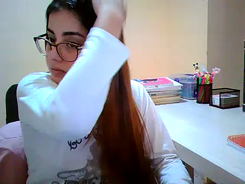 Snapshot of maliamiller chatting on October 2, 4:30 am maliamiller online show from October 2, 4:30 am