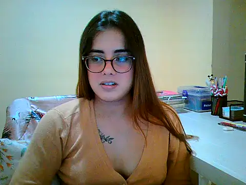 maliamiller online show from October 31, 3:07 am