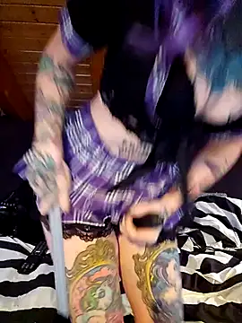 Snapshot of Purple_Coffin666 chatting on February 5, 4:14 pm Purple Coffin666 online show from February 5, 4:14 pm