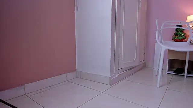 Snapshot of _bianca_18 chatting on December 11, 2:44 pm bianca 18 online show from December 11, 2:44 pm