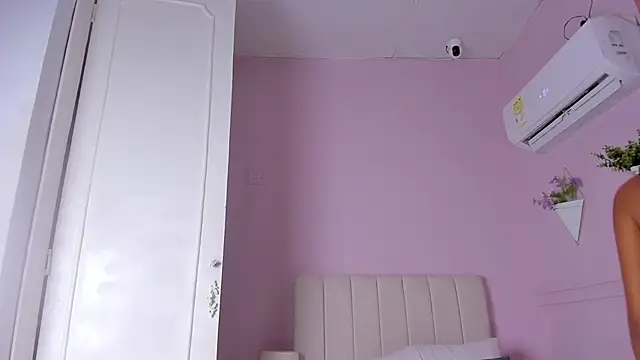 Snapshot of _bianca_18 chatting on January 10, 11:33 am bianca 18 online show from January 10, 11:33 am