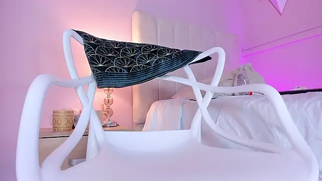 Snapshot of _bianca_18 chatting on February 12, 5:48 pm bianca 18 online show from February 12, 5:48 pm