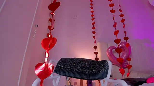 Snapshot of _bianca_18 chatting on February 14, 2:44 pm bianca 18 online show from February 14, 2:44 pm