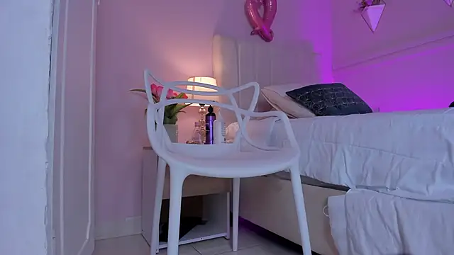 Snapshot of _bianca_18 chatting on February 19, 5:49 pm bianca 18 online show from February 19, 5:49 pm