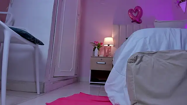 Snapshot of _bianca_18 chatting on March 8, 2:51 pm bianca 18 online show from March 8, 2:51 pm