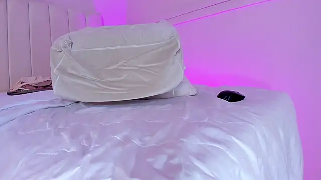 Snapshot of _bianca_18 chatting on March 9, 6:21 pm bianca 18 online show from March 9, 6:21 pm