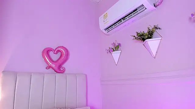 Snapshot of _bianca_18 chatting on March 15, 5:48 pm bianca 18 online show from March 15, 5:48 pm