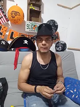 latinmartin73 online show from October 31, 12:33 am