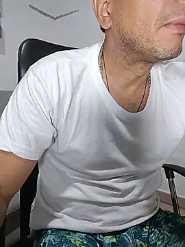 latinmartin73 online show from June 3, 12:02 am