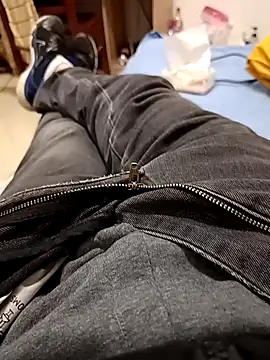 Snapshot of huzi518 chatting on February 4, 11:38 am huzi518 online show from February 4, 11:38 am