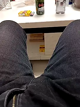 Snapshot of huzi518 chatting on February 26, 1:54 pm huzi518 online show from February 26, 1:54 pm