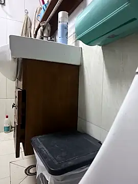 Snapshot of huzi518 chatting on March 5, 12:45 pm huzi518 online show from March 5, 12:45 pm