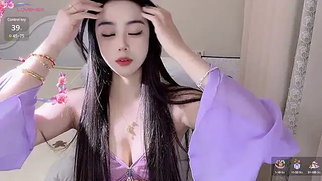 Snapshot of Caitlyn__ chatting on February 5, 12:17 pm Caitlyn online show from February 5, 12:17 pm