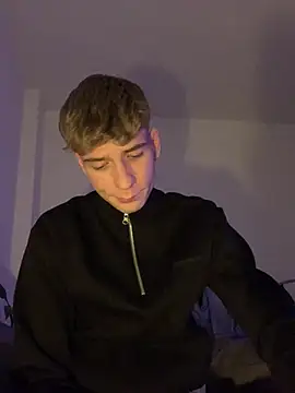 Snapshot of MiguelRausch chatting on February 26, 5:50 pm MiguelRausch online show from February 26, 5:50 pm