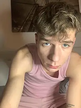 Snapshot of MiguelRausch chatting on October 29, 6:09 pm MiguelRausch online show from October 29, 6:09 pm