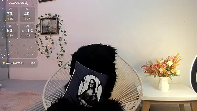 Snapshot of savagequeenbee7 chatting on December 14, 1:27 pm savagequeenbee7 online show from December 14, 1:27 pm