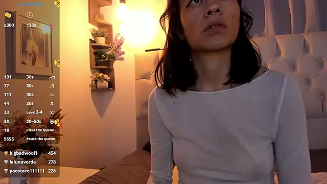 Snapshot of savagequeenbee7 chatting on January 14, 1:38 pm savagequeenbee7 online show from January 14, 1:38 pm