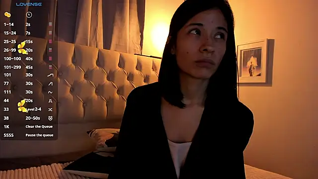 Snapshot of savagequeenbee7 chatting on January 17, 1:03 pm savagequeenbee7 online show from January 17, 1:03 pm