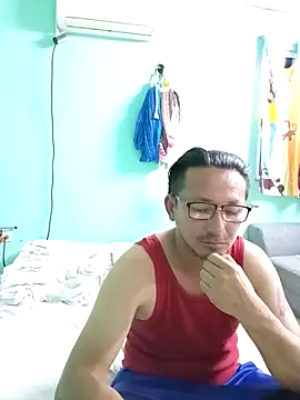 Snapshot of Andresguz35 chatting on March 5, 2:29 am Andresguz35 online show from March 5, 2:29 am