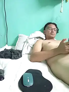 Snapshot of Andresguz35 chatting on March 12, 3:34 am Andresguz35 online show from March 12, 3:34 am