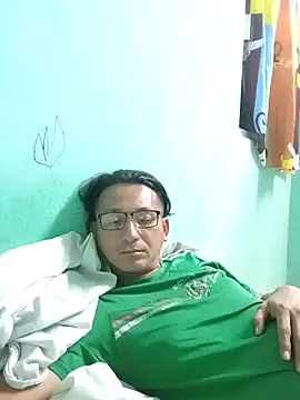 Snapshot of Andresguz35 chatting on March 16, 6:39 am Andresguz35 online show from March 16, 6:39 am