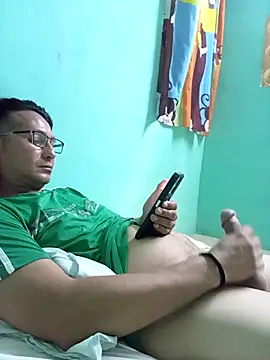 Snapshot of Andresguz35 chatting on March 17, 4:06 am Andresguz35 online show from March 17, 4:06 am