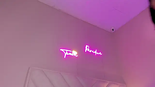 Snapshot of dani_skinny_ chatting on September 17, 11:45 am dani skinny online show from September 17, 11:45 am