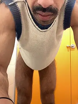 Lucascacaca online show from December 18, 9:47 am