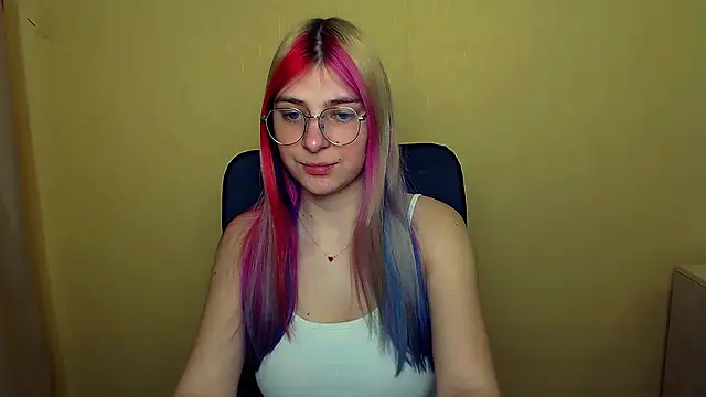 Luna Lush  online show from March 17, 9:01 am