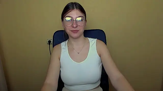 Luna Lush  online show from November 6, 9:10 am