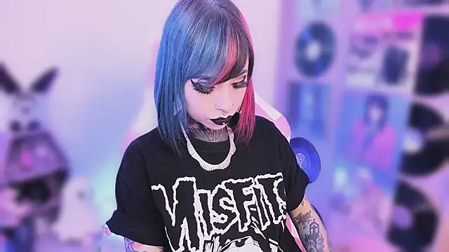 NikkiRamone online show from November 10, 10:31 pm