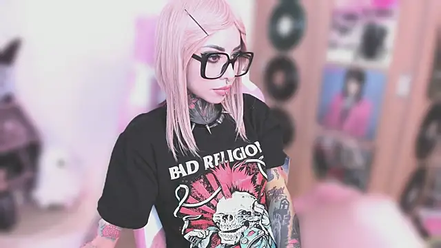 NikkiRamone online show from January 7, 11:34 am