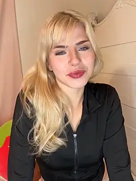 Snapshot of SirenitySirenxx chatting on December 11, 9:23 pm SirenitySirenxx online show from December 11, 9:23 pm