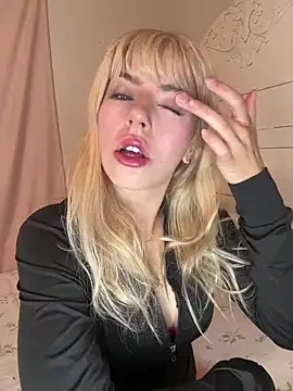 Snapshot of SirenitySirenxx chatting on December 12, 8:47 am SirenitySirenxx online show from December 12, 8:47 am