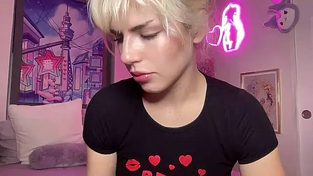 Snapshot of SirenitySirenxx chatting on February 13, 6:09 am SirenitySirenxx online show from February 13, 6:09 am