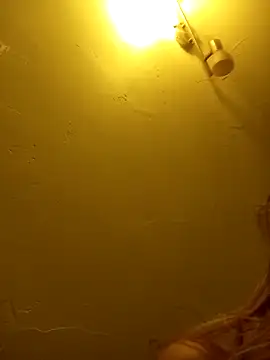 Snapshot of ElektrikFrancaise chatting on November 4, 12:10 am ElektrikFrancaise online show from November 4, 12:10 am