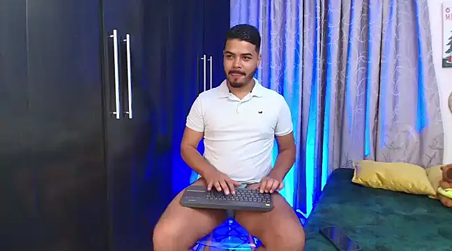 thiagowes online show from December 23, 12:14 am