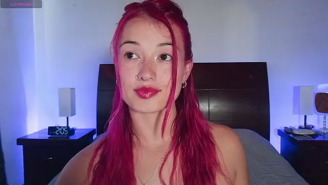 luccycollins  online show from February 7, 7:06 pm