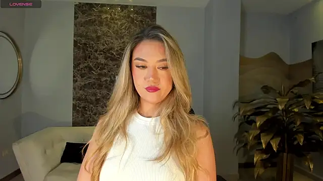 RebeccaHudson online show from March 30, 8:10 pm