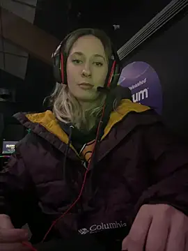 Snapshot of M1ssyk1ssy chatting on December 19, 12:13 am M1ssyk1ssy online show from December 19, 12:13 am