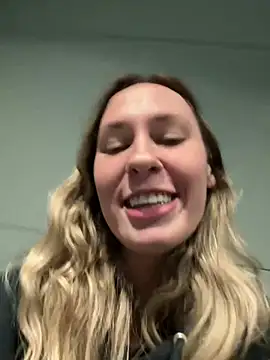 Snapshot of M1ssyk1ssy chatting on January 1, 6:49 pm M1ssyk1ssy online show from January 1, 6:49 pm