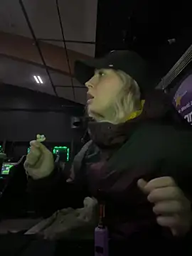 Snapshot of M1ssyk1ssy chatting on January 4, 12:05 am M1ssyk1ssy online show from January 4, 12:05 am