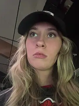 Snapshot of M1ssyk1ssy chatting on January 4, 3:07 am M1ssyk1ssy online show from January 4, 3:07 am