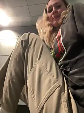 Snapshot of M1ssyk1ssy chatting on January 6, 4:23 pm M1ssyk1ssy online show from January 6, 4:23 pm