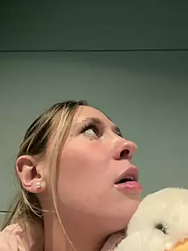 Snapshot of M1ssyk1ssy chatting on January 8, 5:48 am M1ssyk1ssy online show from January 8, 5:48 am