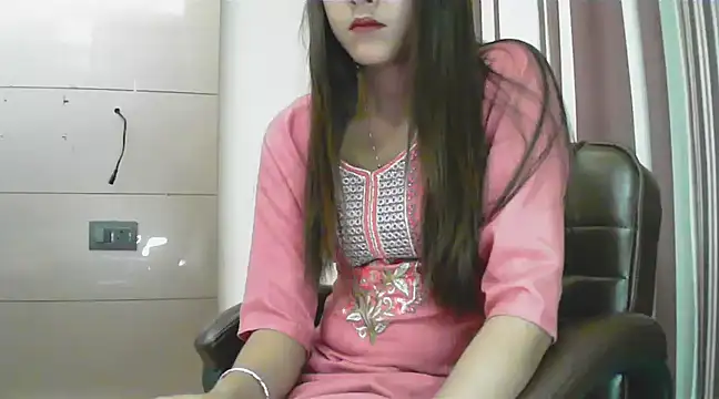 Snapshot of collage_hoty chatting on March 5, 11:38 pm collage hoty online show from March 5, 11:38 pm