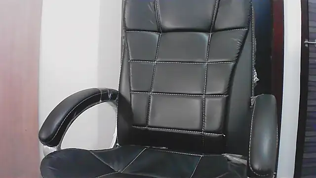 Snapshot of collage_hoty chatting on April 11, 2:27 am collage hoty online show from April 11, 2:27 am