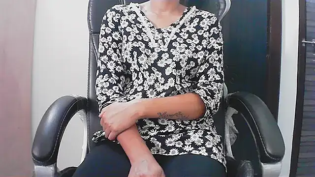 Snapshot of collage_hoty chatting on April 13, 3:01 am collage hoty online show from April 13, 3:01 am