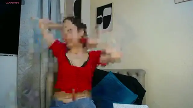 Snapshot of camilawm19 chatting on February 4, 1:33 am camilawm19 online show from February 4, 1:33 am