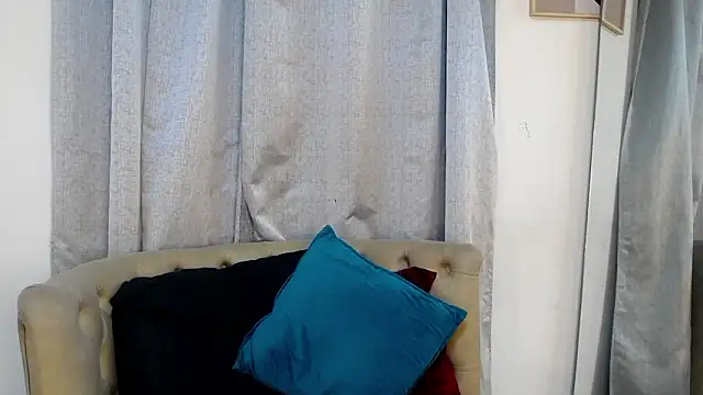 Snapshot of camilawm19 chatting on February 15, 12:18 am camilawm19 online show from February 15, 12:18 am